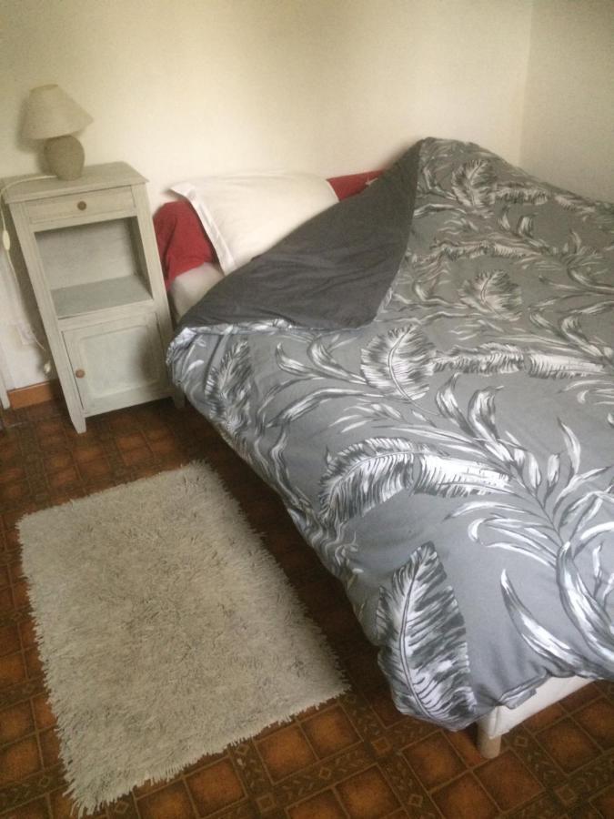 Maison Marylene Possibilite De Louer 2 Chambres Et Un Lit 1Place Supplementaire Ici C'Est Calme Et Simple Entretien Et Petit Dejeuner A Regler Sur Place Vous Gagnez 16 Pour-Cent ジヴリ エクステリア 写真