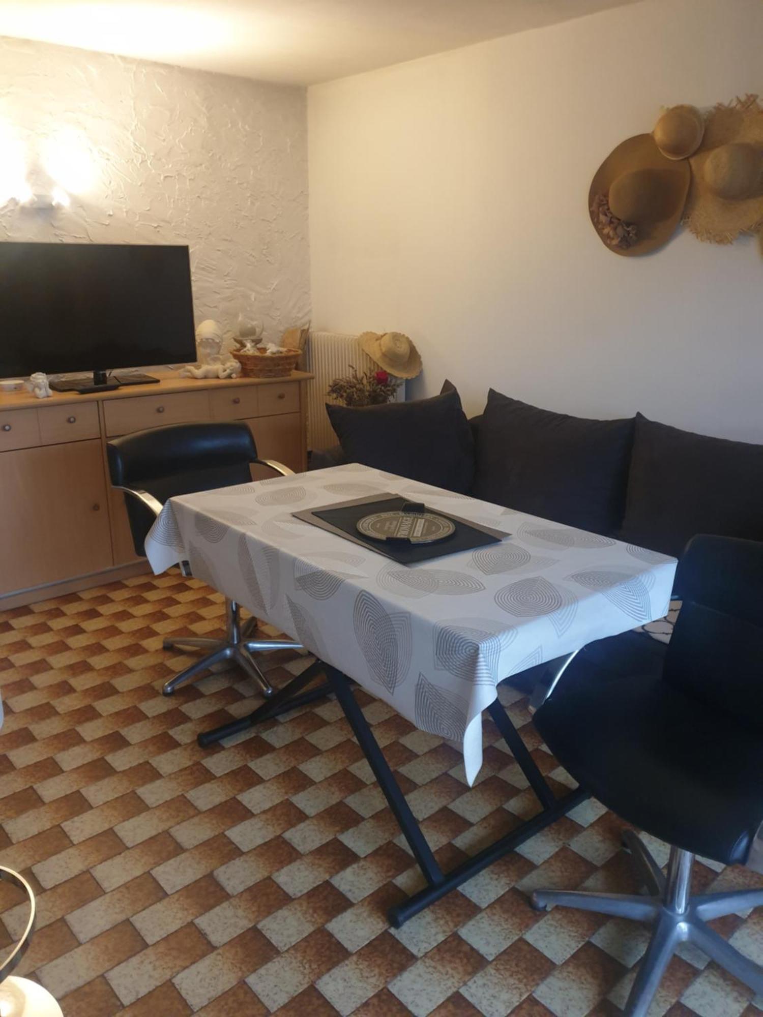 Maison Marylene Possibilite De Louer 2 Chambres Et Un Lit 1Place Supplementaire Ici C'Est Calme Et Simple Entretien Et Petit Dejeuner A Regler Sur Place Vous Gagnez 16 Pour-Cent ジヴリ 部屋 写真